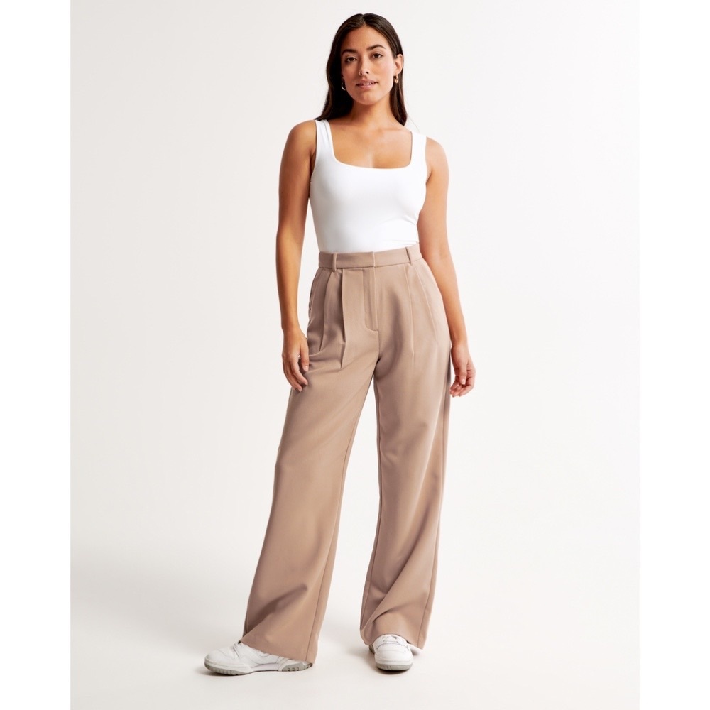 Abercrombie & Fitch A&F Sloane Tailored Pant in Tan